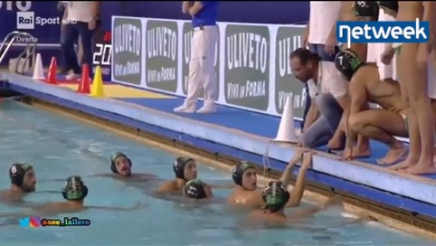 Allenatore di pallanuoto bestemmia durante la diretta Rai (e il conduttore si scusa)