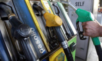 Benzina: il Governo prepara il decreto con lo "sconto" di 15 centesimi al litro. Scongiurato il blocco (per ora)