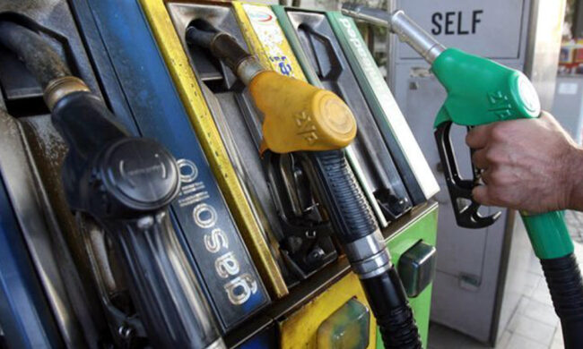 La Finanza sequestra 28 distributori abusivi e regala il gasolio ai Vigili del fuoco
