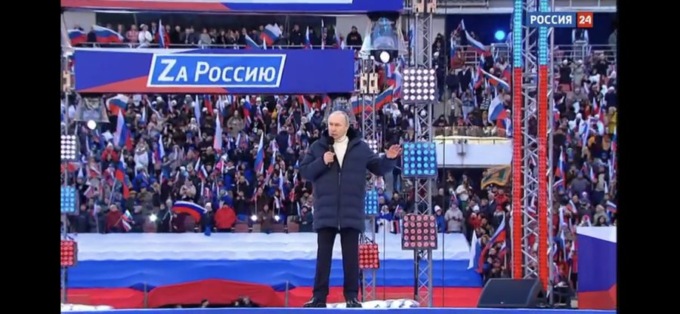 Giallo sulla “sparizione” di Putin in diretta Tv mentre parla allo stadio: era davvero lì?