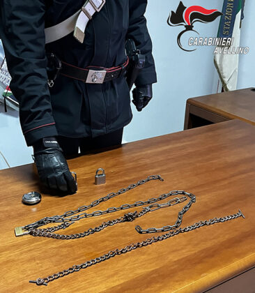 Teneva da tre anni la figlia ventenne segregata in casa con mani e piedi legati