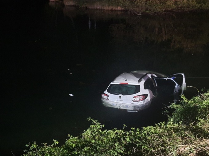 La donna morta con l’auto nel fiume è annegata: arrestato per omicidio il marito