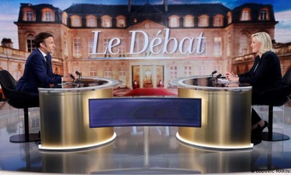 Presidenziali in Francia: "Sei filo Putin", Macron accusa Le Pen