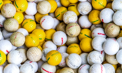Risarciti con 5 milioni di dollari per 650 palline del vicino golf club finite nel loro giardino