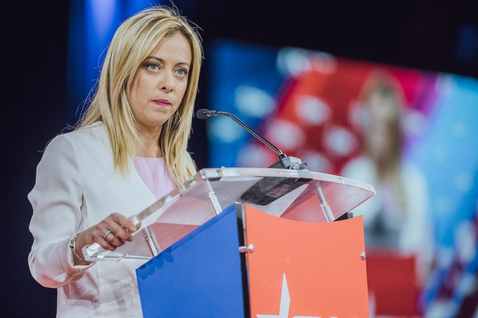 Dopo donna Assunta Almirante, Ramelli: Giorgia Meloni prende le distanze dal saluto romano