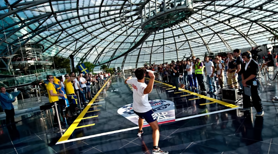 Gli aeroplanini di carta sono una cosa seria: martedì a Milano il campionato mondiale