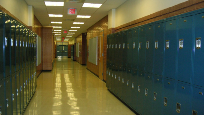 Il mistero dei 65 ex alunni di una stessa scuola tutti con la diagnosi di tumore raro