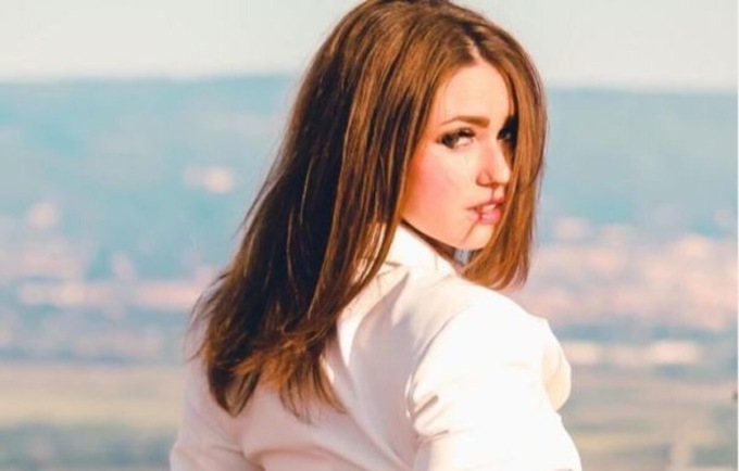 Prima in tendenza: PornHub ha eliminato tutti i video di Charlotte Angie