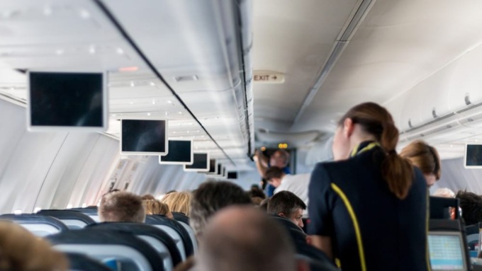Il questionario di assunzione della compagnia aerea che chiede “hai figli o tatuaggi?”