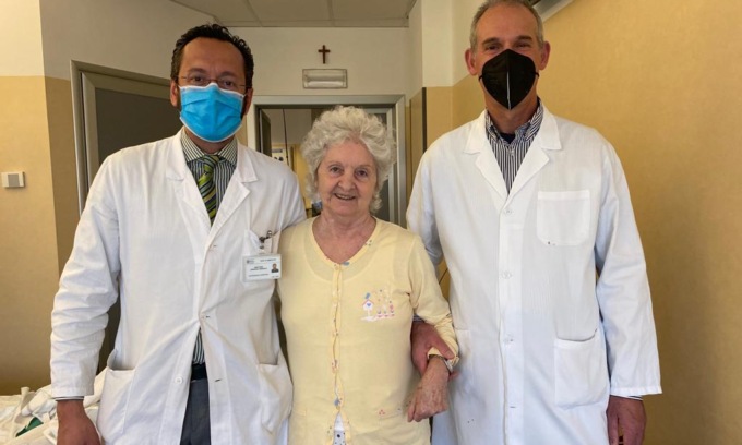 Ottantenne ha un tumore “inoperabile”, ma un intervento chirurgico straordinario le salva la vita