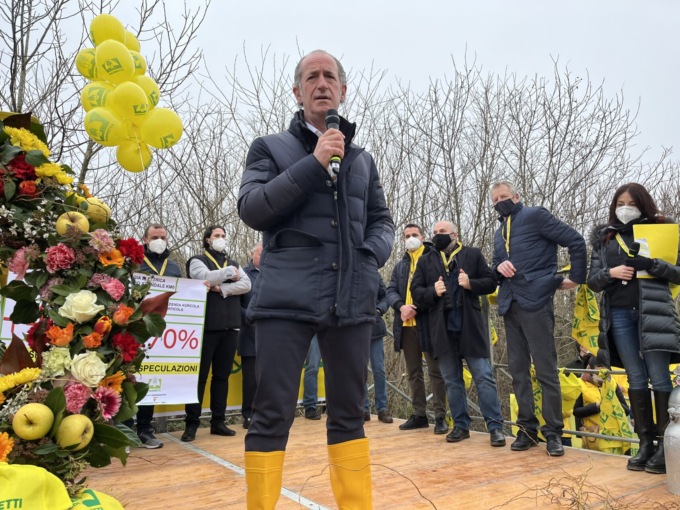 Prezzi “impazziti” ma i prodotti ci sono, Zaia: “Vi mostro le prove della speculazione”