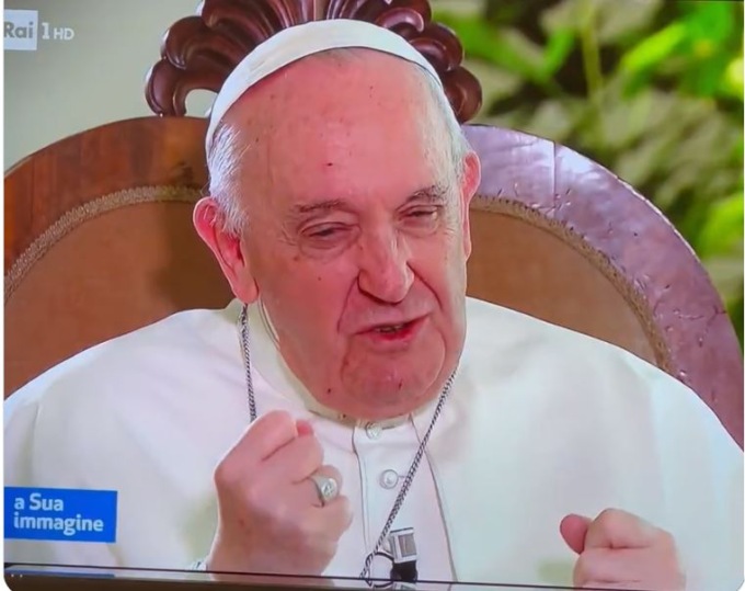 Il venerdì santo del Papa in Tv: “Il mondo è in guerra, ha scelto Caino”