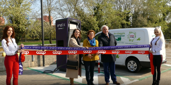 Enel X Way: a Milano la prima stazione con tre infrastrutture di ricarica ultrafast
