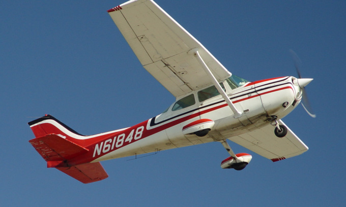 Ruba un aereo e scappa in Francia: arrestato… in cielo
