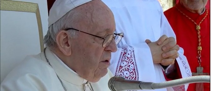 Papa Francesco: “Pasqua di guerra, basta mostrare i muscoli”