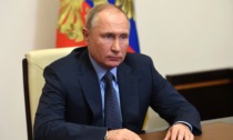 Putin: "Nuove armi americane in Ucraina? Le schiacceremo come noci"