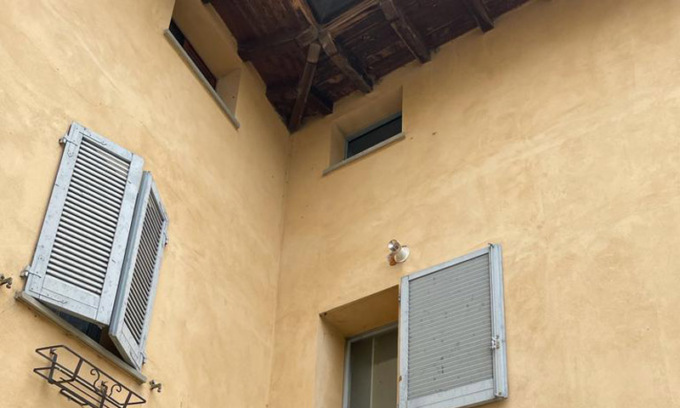 Bambino di due anni precipita dalla finestra di casa
