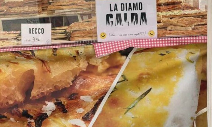 “La diamo calda”: bufera sulla focaccia di Recco e lo slogan sessista