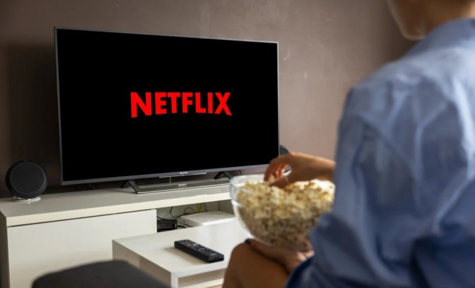 Account condivisi, Netflix dichiara guerra agli “scrocconi”: cosa cambia