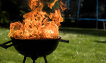 Il barbecue della domenica si trasforma in un incendio: moglie e marito in condizioni gravissime