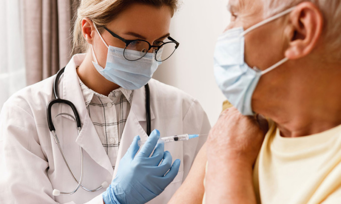 Influenza stagionale, attesi 14.5 milioni di casi: l’obiettivo è arrivare al 75% degli anziani vaccinati, ce la faremo?