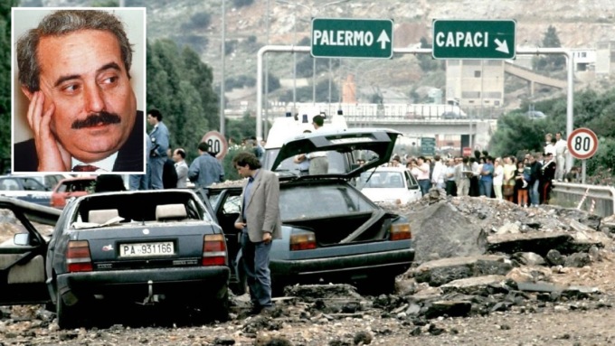 Trent’anni fa la strage di Capaci: il mistero degli scatti spariti del primo fotografo che arrivò sul posto