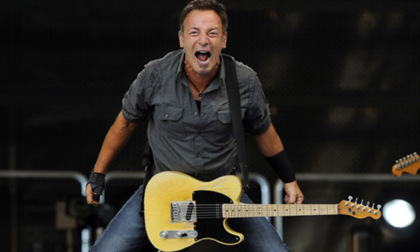 Bruce Springsteen non annulla il suo concerto a Ferrara nonostante il maltempo in Emilia