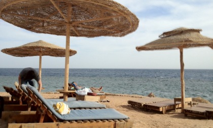 Tragedia a Sharm el Sheikh: bambina di 13 mesi in vacanza coi genitori precipita dal balcone e muore
