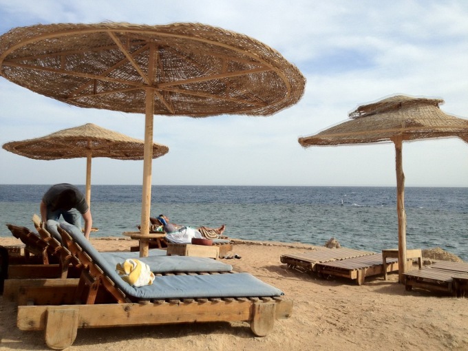 Tragedia a Sharm el Sheikh: bambina di 13 mesi in vacanza coi genitori precipita dal balcone e muore