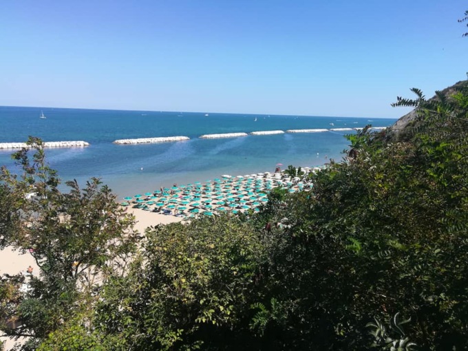 Vacanze da sogno al mare? Ecco dove: le spiagge italiane che hanno preso la Bandiera Blu