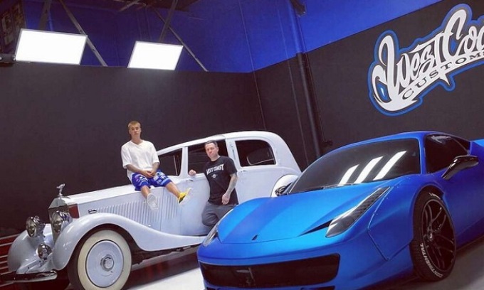 Ferrari sporca, abbandonata nel parcheggio e dipinta di blu: Maranello mette Justin Bieber nella “lista nera”