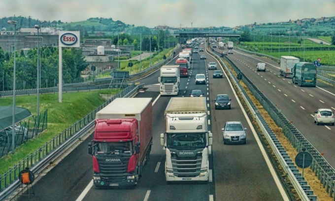 Cashback con targa, arrivano i rimborsi per i ritardi in autostrada: come ottenerli