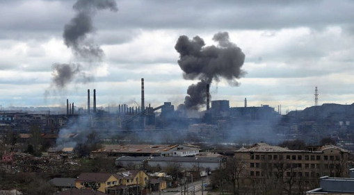 Niente di fatto tra Putin e Macron, assalto finale all’acciaieria di Mariupol