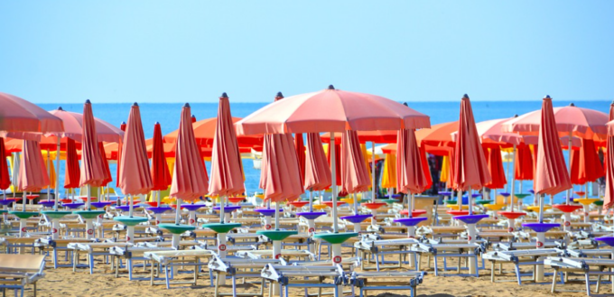 Quanto costa fare le vacanze al mare: prezzi aumentati anche del 18%