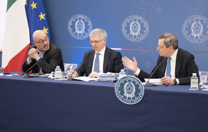 Cingolani e il pagamento in rubli alla Russia: smentita, deve intervenire Draghi