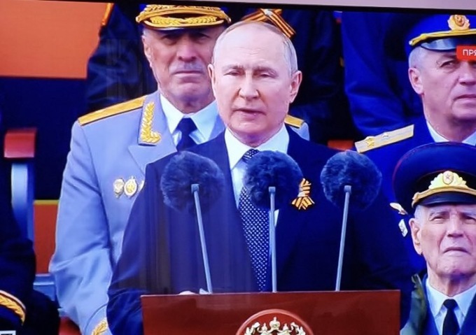 Putin cauto: “L’Occidente minacciava i nostri confini, no alla guerra globale”