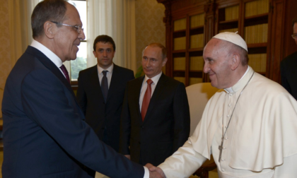 Papa Francesco vuole incontrare Putin: "A Kiev ora non vado, prima devo andare a Mosca"