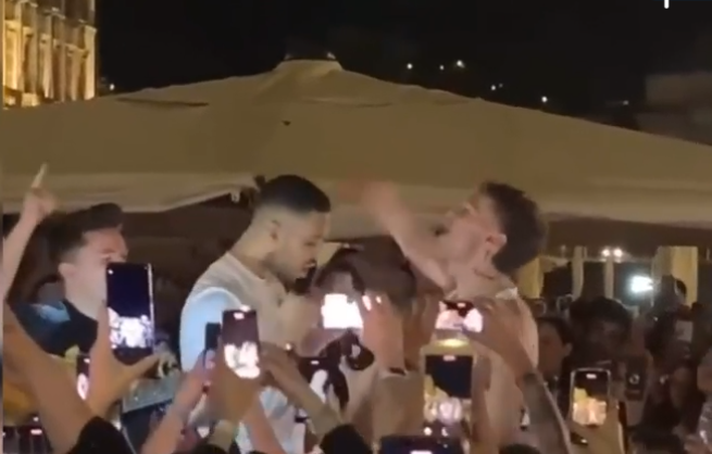 Eurovision 2022: Mahmood e Blanco live a sorpresa e bagno di folla in piazza a Torino