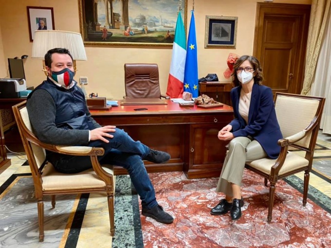 Scintille Salvini-Gelmini: “Conti fino a 5 prima di criticare Berlusconi”. “Forza Italia non è ancora il suo partito”