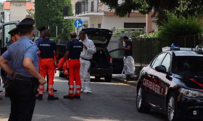 Trovato corpo fatto a pezzi di un’anziana da giorni nella vasca da bagno: accusata la figlia maggiore