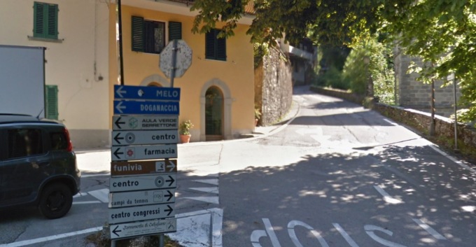 Sorprende la fidanzata a letto con l’amante e la accoltella