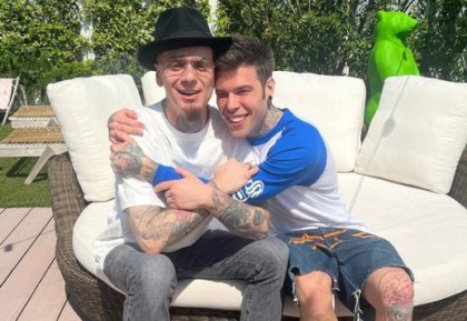 J-Ax e Fedez, pace fatta. E un nuovo progetto (benefico) in arrivo