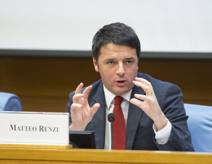 Renzi lancia un referendum per l’abolizione del reddito di cittadinanza: via alla raccolta firme