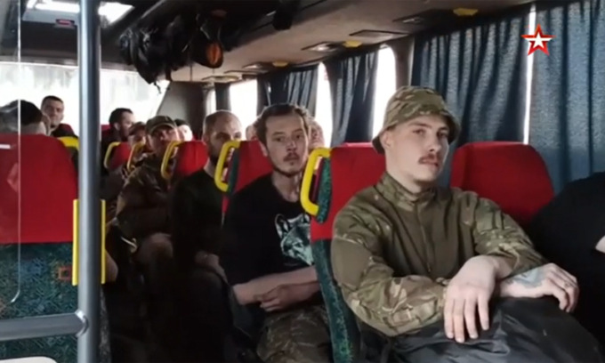 La resa di Azovstal: destino incerto per i sopravvissuti. I russi: “No scambi, nazisti a morte”