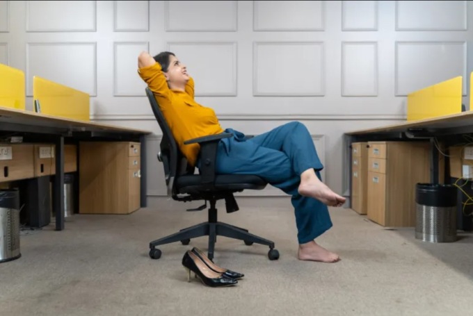 Settimana lavorativa di 4 giorni  a stipendio pieno: il Ticino ci prova. E l’Italia cosa fa?