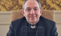 "Spesso adempimento formale": il vescovo di Sanremo elimina padrini e madrine dal battesimo