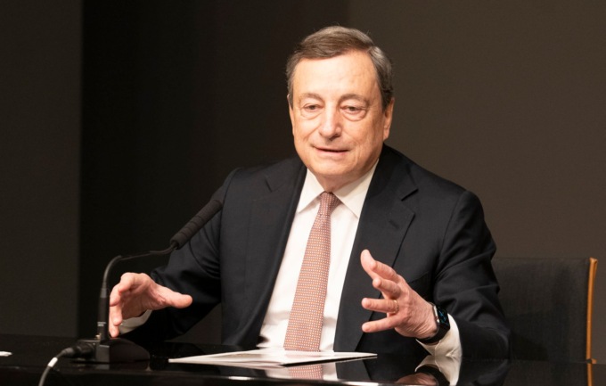 Bonus 200 euro, cuneo fiscale, benzina e bollette: cosa succede con la caduta del Governo Draghi