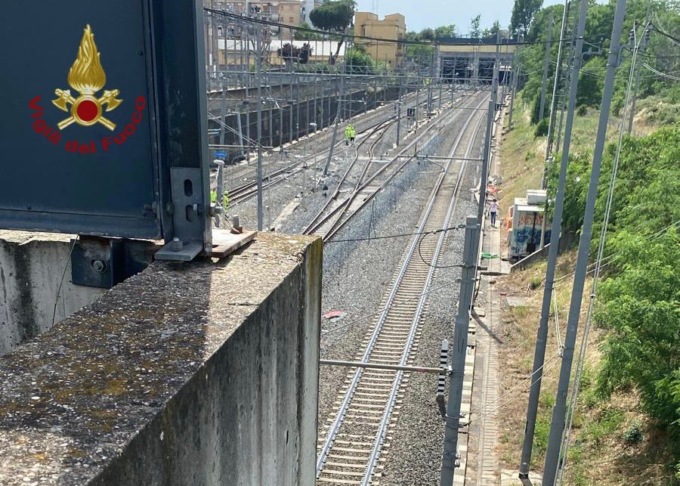 Treno dell’alta velocità deraglia in galleria a Roma con 230 passeggeri a bordo