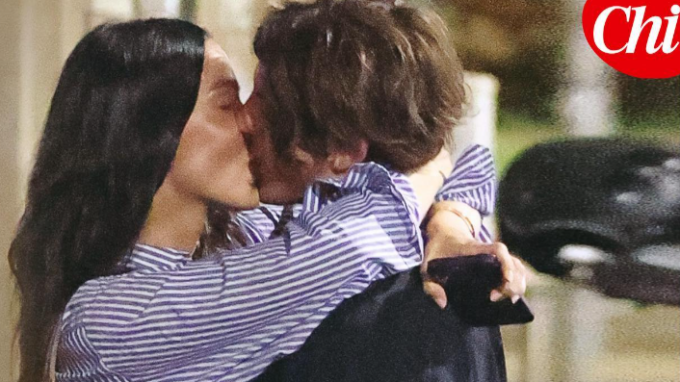 La nuova fiamma di Rkomi: paparazzato con Paola Di Benedetto