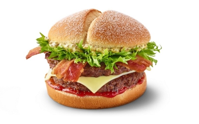 Ci mancava solo l’hamburger alla lasagna: dove gustarlo (o starne lontani)